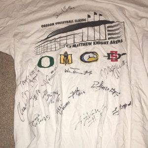 Nike Tops - T shirt Oregon women’s volleyball signed small. Nike Tops - T shirt Oregon women’s volleyball signed small.